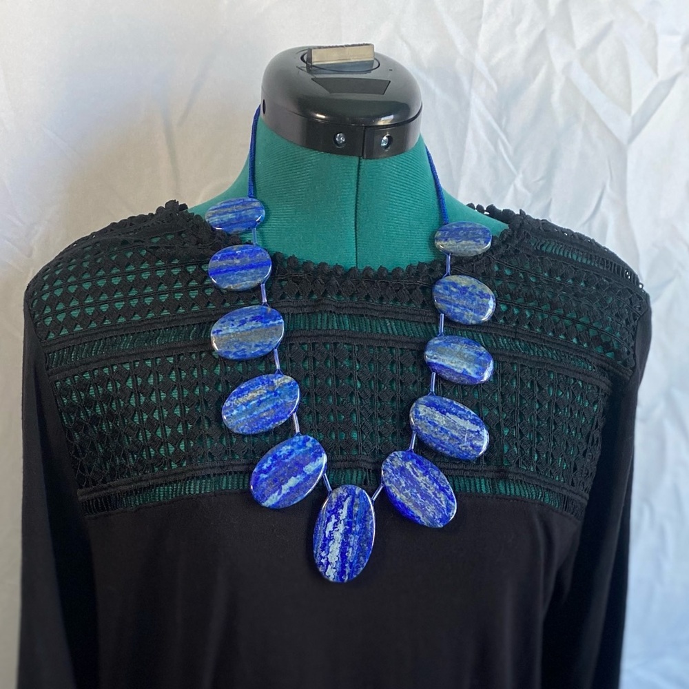 (100% NEW- NEVER WORN NO TAGS ) Lapis Lazuli Necklace